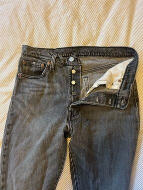 Classic 501 Levi's High-Rise Women's Skinny Jeans in Washed Gray